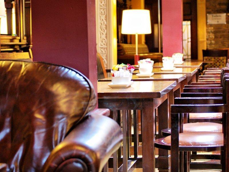 Castle Hotel マクルーム エクステリア 写真